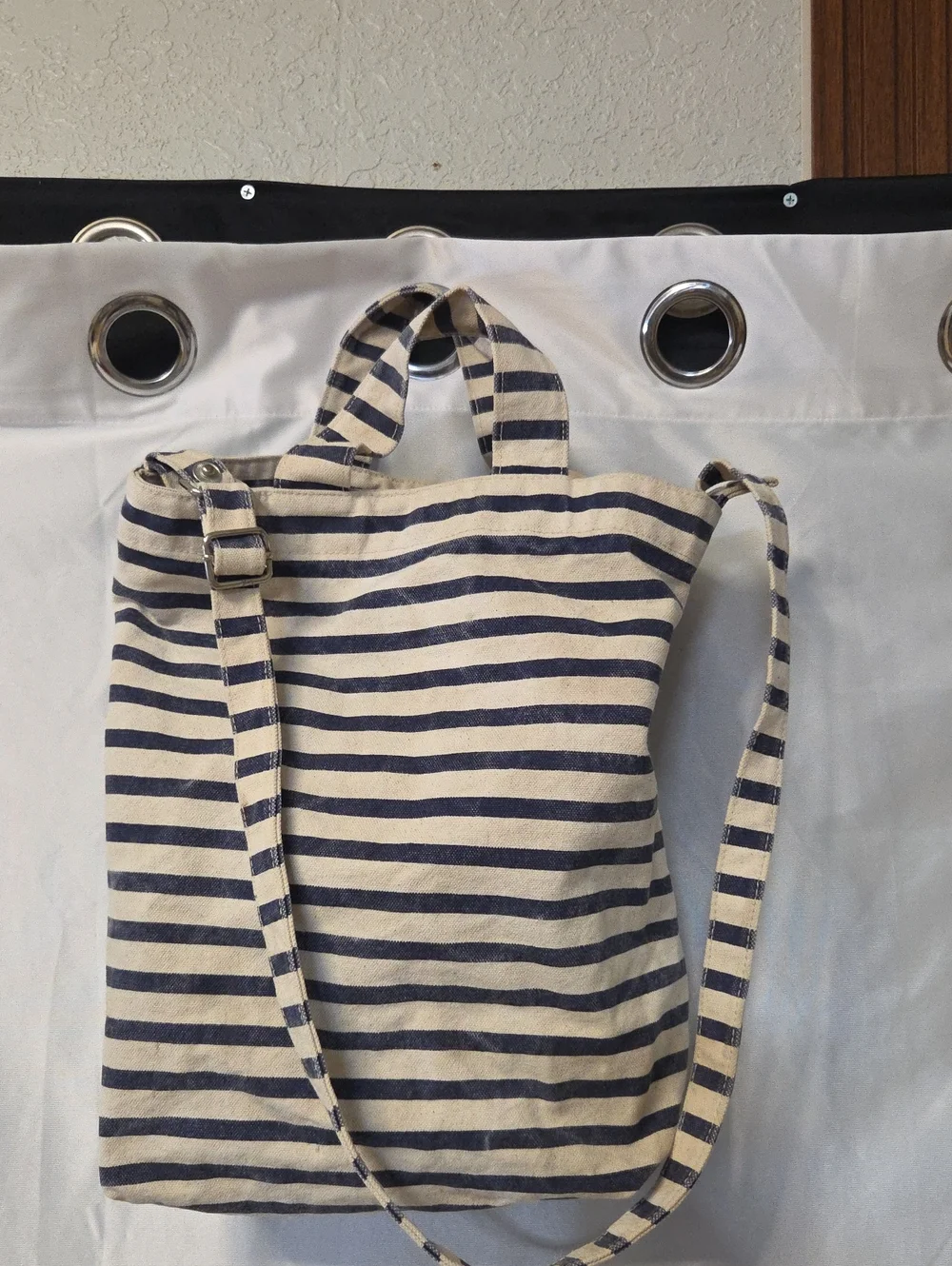 BAGGU Striped Canvas Tote in Navy and Cream